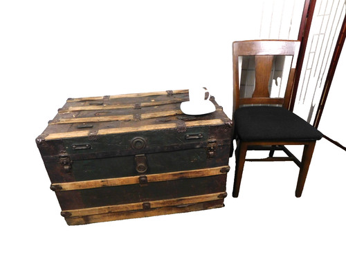 Flat top steamer trunk chest - top,